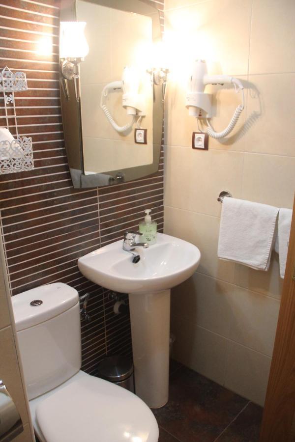 Hostal Maury El Barraco Екстериор снимка